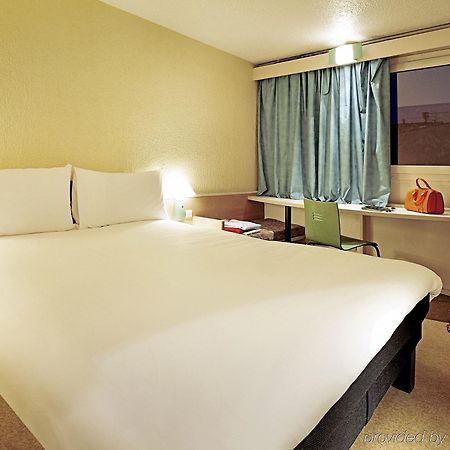 Ibis Lyon L'Isle D'Abeau Hotel Ngoại thất bức ảnh