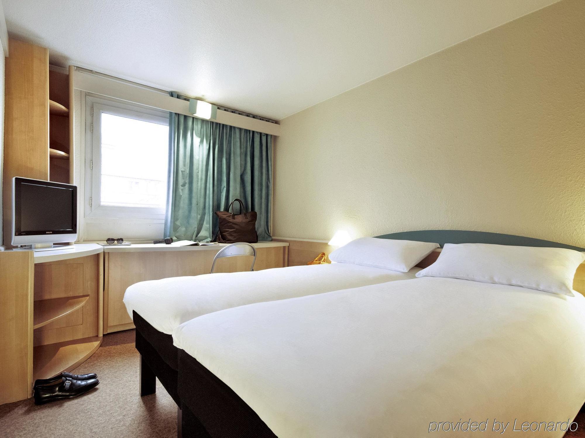 Ibis Lyon L'Isle D'Abeau Hotel Ngoại thất bức ảnh