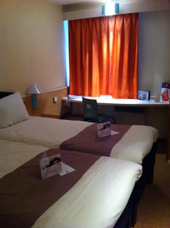 Ibis Lyon L'Isle D'Abeau Hotel Ngoại thất bức ảnh